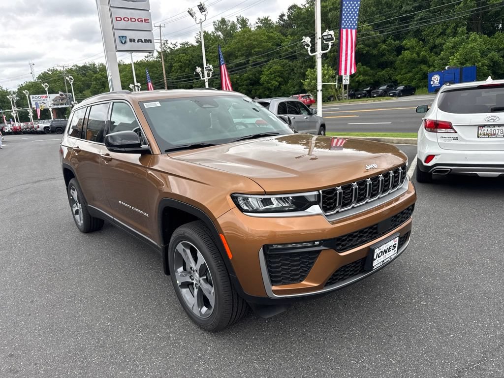 New 2026 Jeep Grand Cherokee L Limited w/ MOPAR Finishing Package AWD/4WD image 2