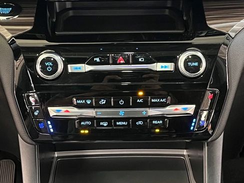 Used 2022 Ford Explorer Limited w/ Equipment Group 301A AWD/4WD image 24