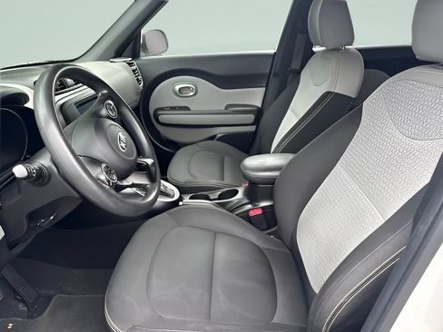 Used 2014 Kia Soul + FWD image 11