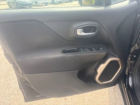 Used 2017 Jeep Renegade Sport w/ Power & Air Group FWD image 12