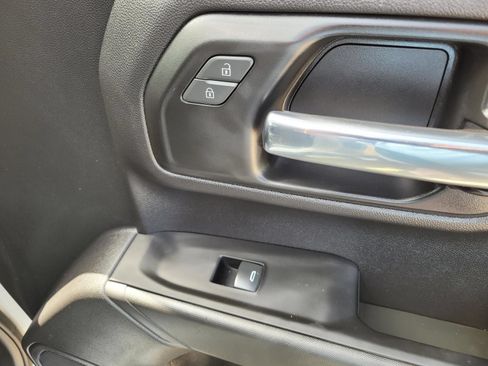 Used 2022 Chevrolet Silverado 1500 Custom w/ LPO, Dark Essentials Package RWD image 9