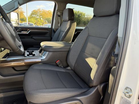 Certified 2025 Chevrolet Silverado 3500 LT image 24