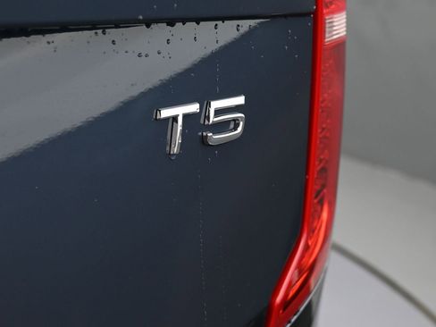 Used 2020 Volvo XC90 T5 Momentum w/ Protection Package image 34