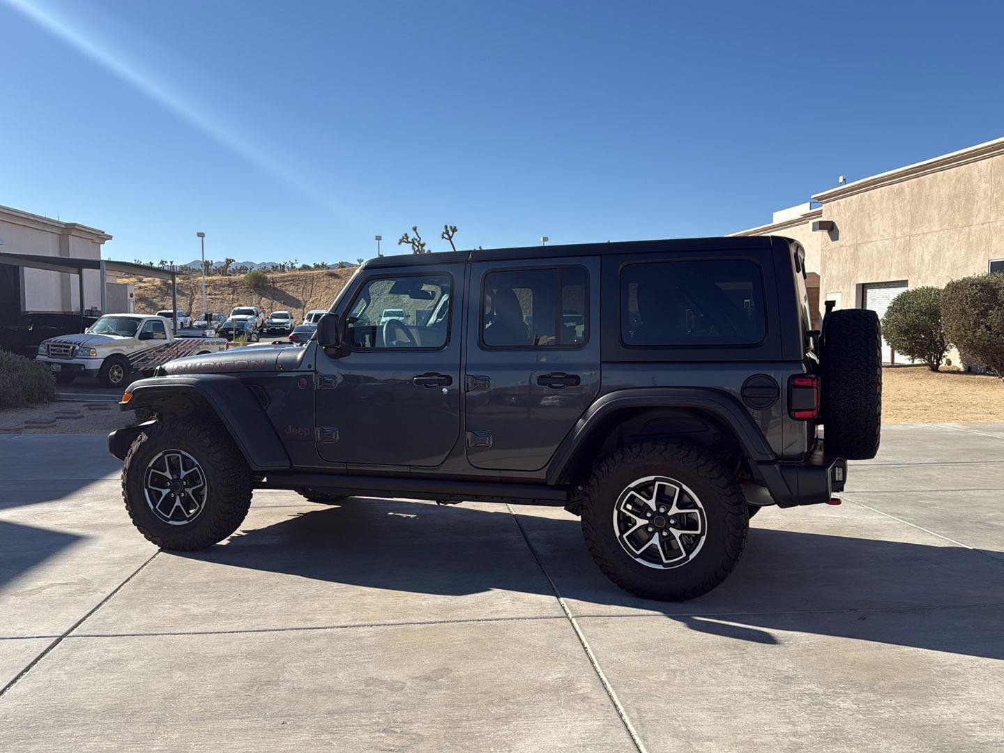 Used 2024 Jeep Wrangler Unlimited Rubicon w/ Technology Group AWD/4WD image 6