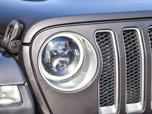 Used 2018 Jeep Wrangler Unlimited Sahara image 8