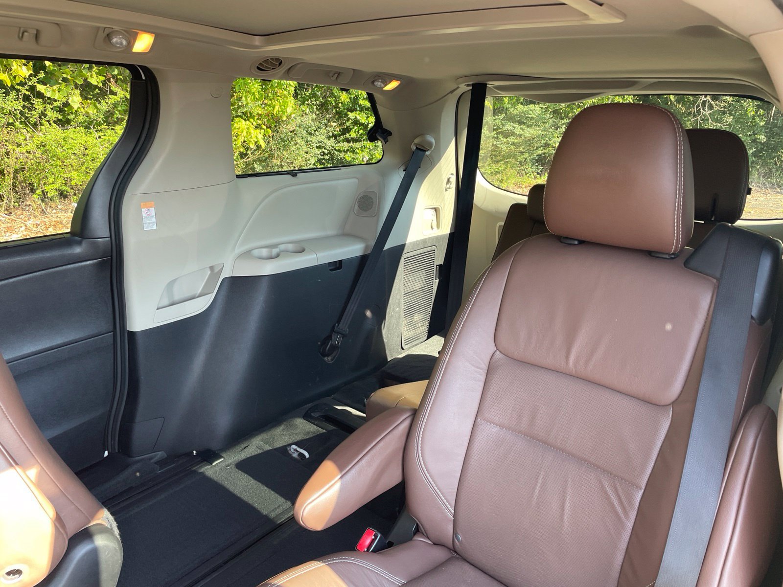 Used 2017 Toyota Sienna Limited FWD image 35