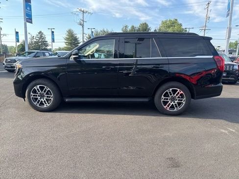 Used 2025 Ford Expedition Active AWD/4WD image 4