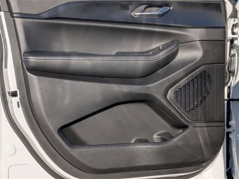 New 2025 Jeep Grand Cherokee Laredo X w/ Luxury Tech Group I image 15