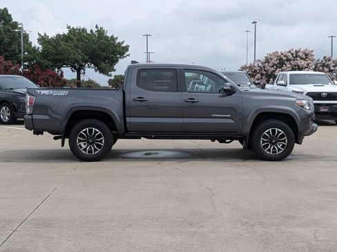 Used 2022 Toyota Tacoma TRD Sport w/ Technology Package AWD/4WD image 4