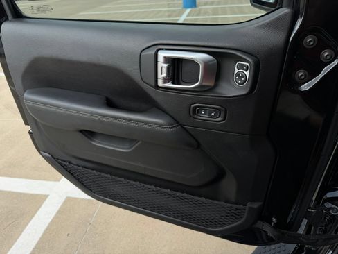 Used 2020 Jeep Wrangler Unlimited Sahara AWD/4WD image 25