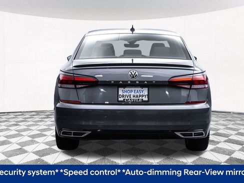 Certified 2022 Volkswagen Passat 2.0T R-Line image 9
