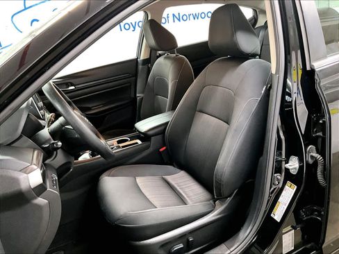 Used 2024 Nissan Altima 2.5 SV image 10