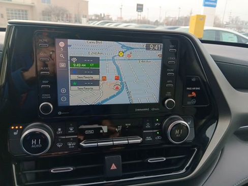 Used 2021 Toyota Highlander XLE image 17