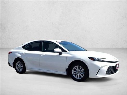 Used 2026 Toyota Camry LE AWD/4WD image 6