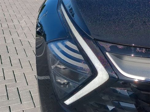 Used 2025 Kia Sportage EX image 11