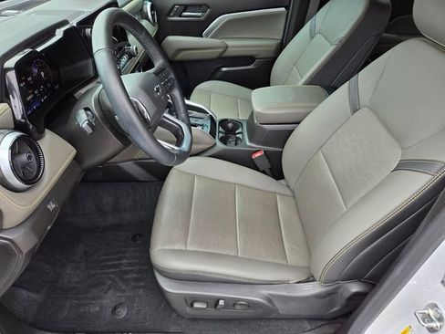 Certified 2025 Chevrolet Colorado ZR2 w/ Technology Package AWD/4WD image 10