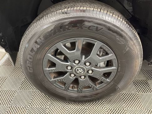 Used 2025 Toyota 4Runner SR5 image 36