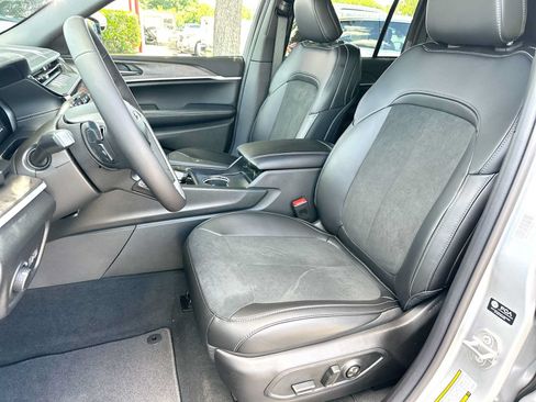 New 2026 Jeep Grand Cherokee Altitude RWD image 17