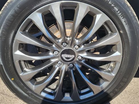 Used 2022 Nissan Armada Platinum w/ Captain's Chairs Package RWD image 17