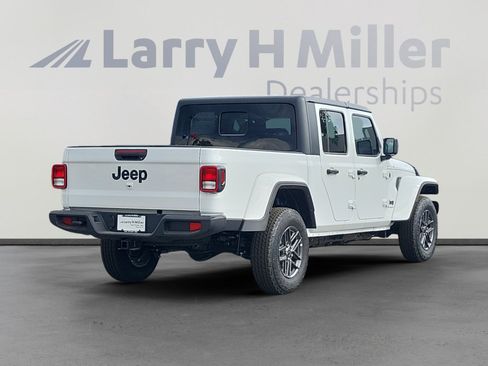New 2025 Jeep Gladiator Sport image 5