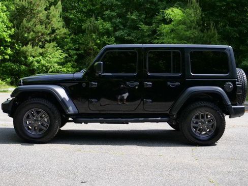 Used 2024 Jeep Wrangler Unlimited Sport AWD/4WD image 31