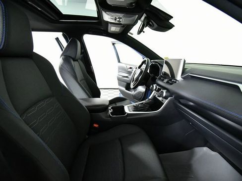 Used 2025 Toyota RAV4 SE image 22