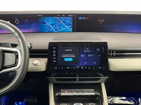 Used 2025 Lincoln Nautilus Premier image 12