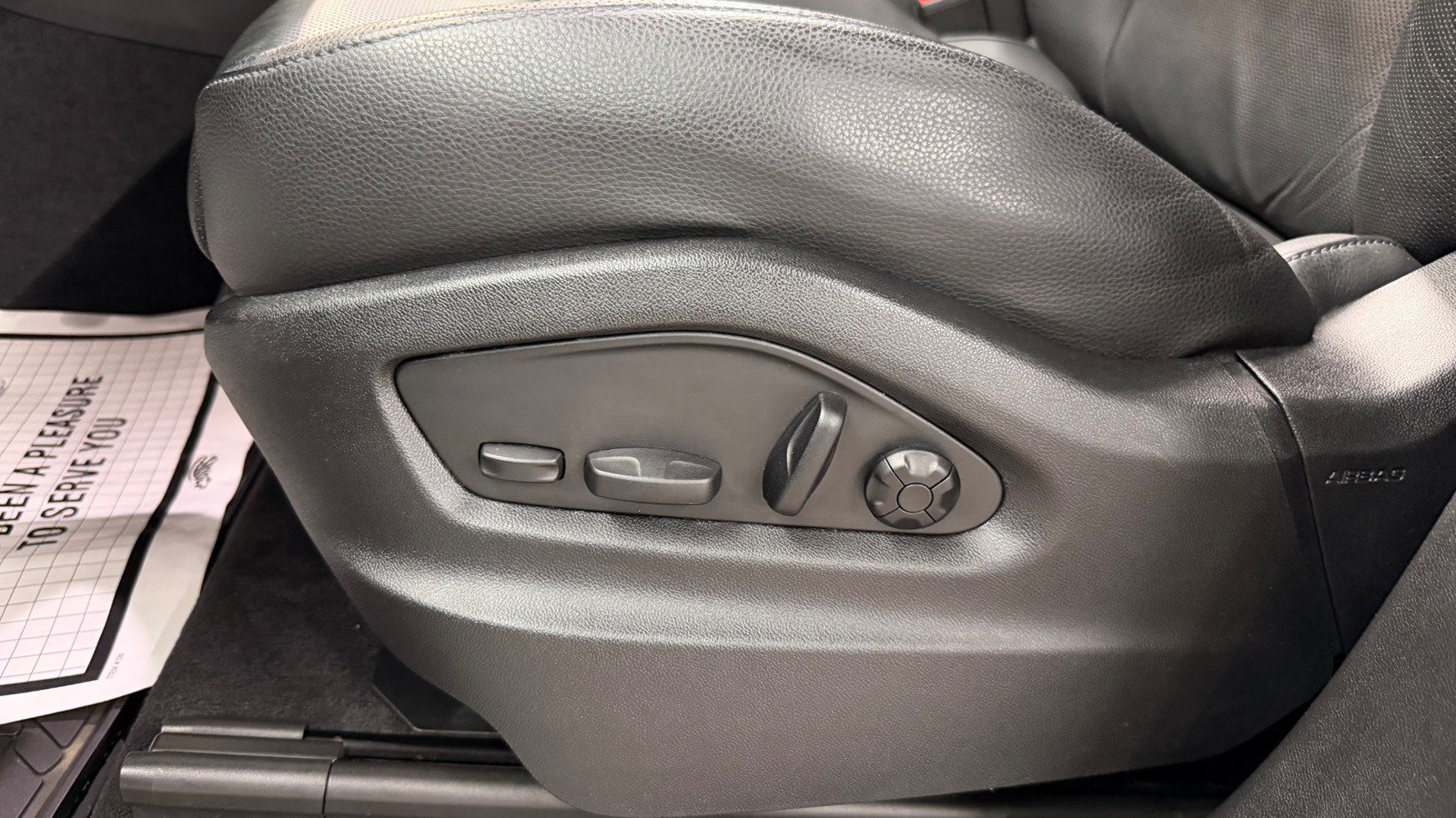 Used 2024 Porsche Cayenne AWD/4WD image 29