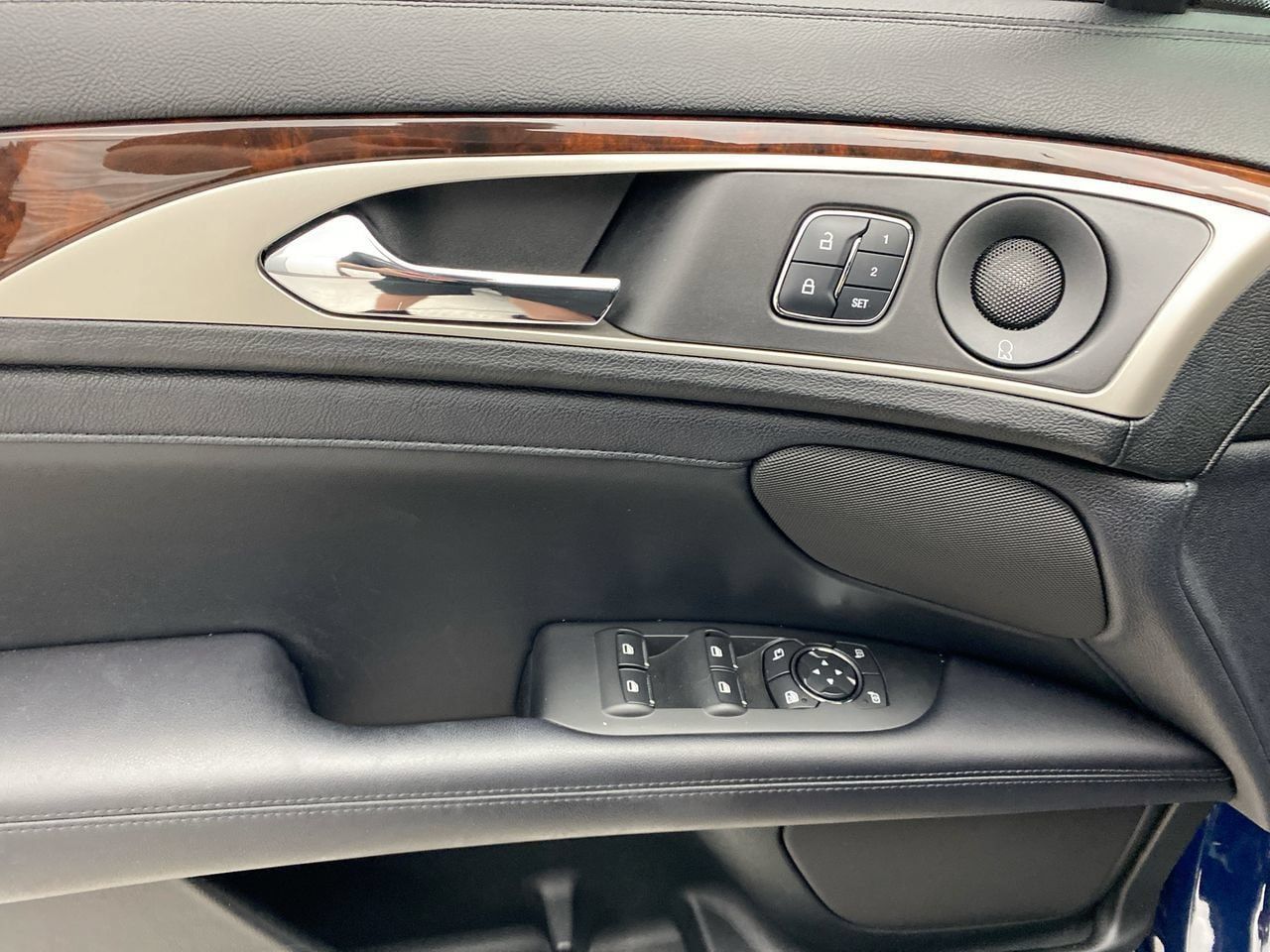 Used 2018 Lincoln MKZ Reserve w/ Technology Package AWD/4WD image 12