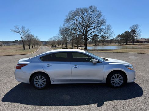 Used 2018 Nissan Altima 2.5 S w/ S Convenience Package image 6