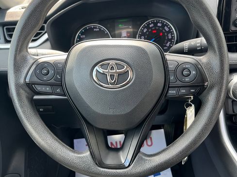 Used 2022 Toyota RAV4 LE AWD/4WD image 19