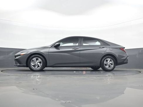 Used 2024 Hyundai Elantra SE FWD image 40