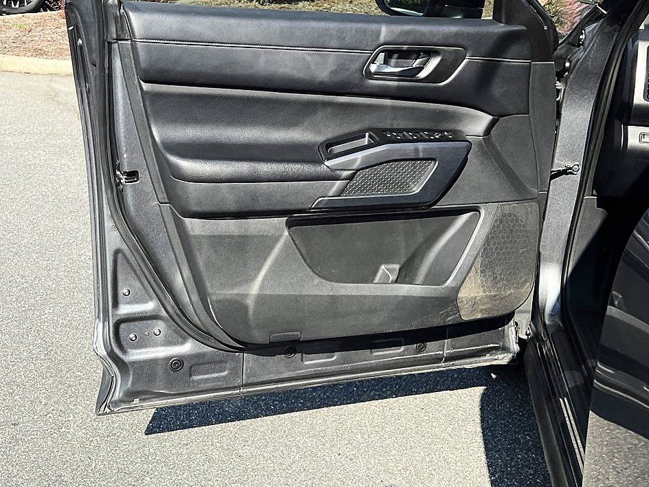 Used 2023 Nissan Pathfinder SL AWD/4WD image 19