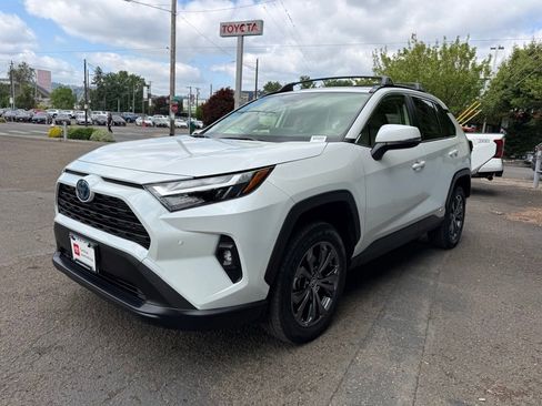 Certified 2023 Toyota RAV4 XLE Premium AWD/4WD image 4