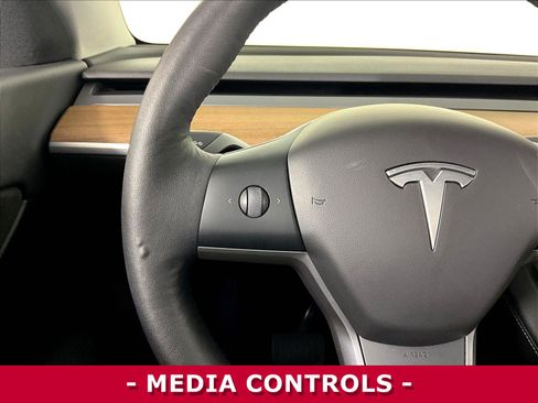 Used 2021 Tesla Model Y Long Range AWD/4WD image 11