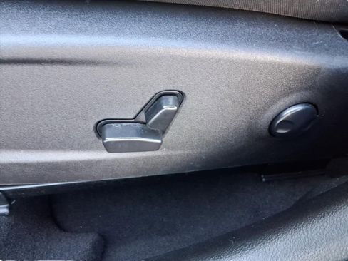 Used 2023 Dodge Charger SXT image 11