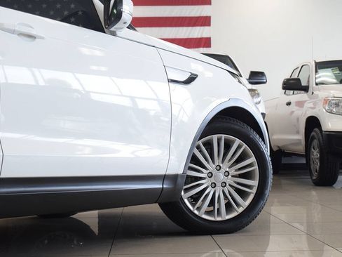 Used 2017 Land Rover Discovery HSE AWD/4WD image 20