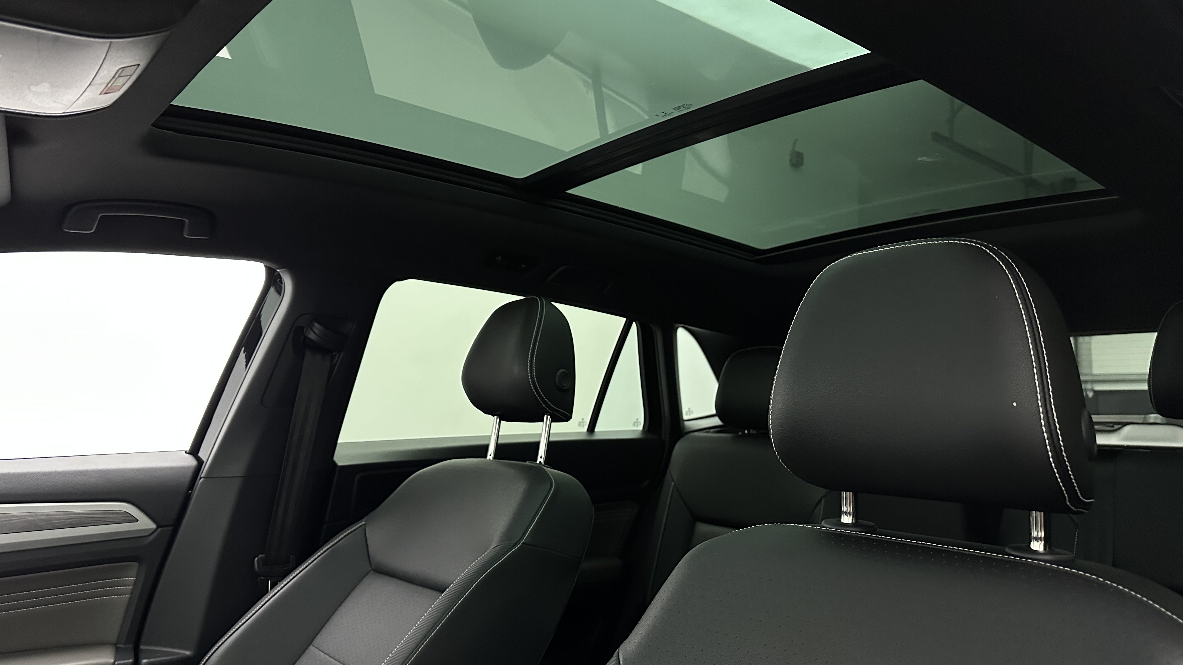Used 2023 Volkswagen Atlas Cross Sport SE w/ Panoramic Sunroof Package FWD image 5