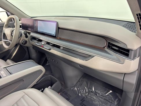 Used 2024 Kia EV9 Land image 15