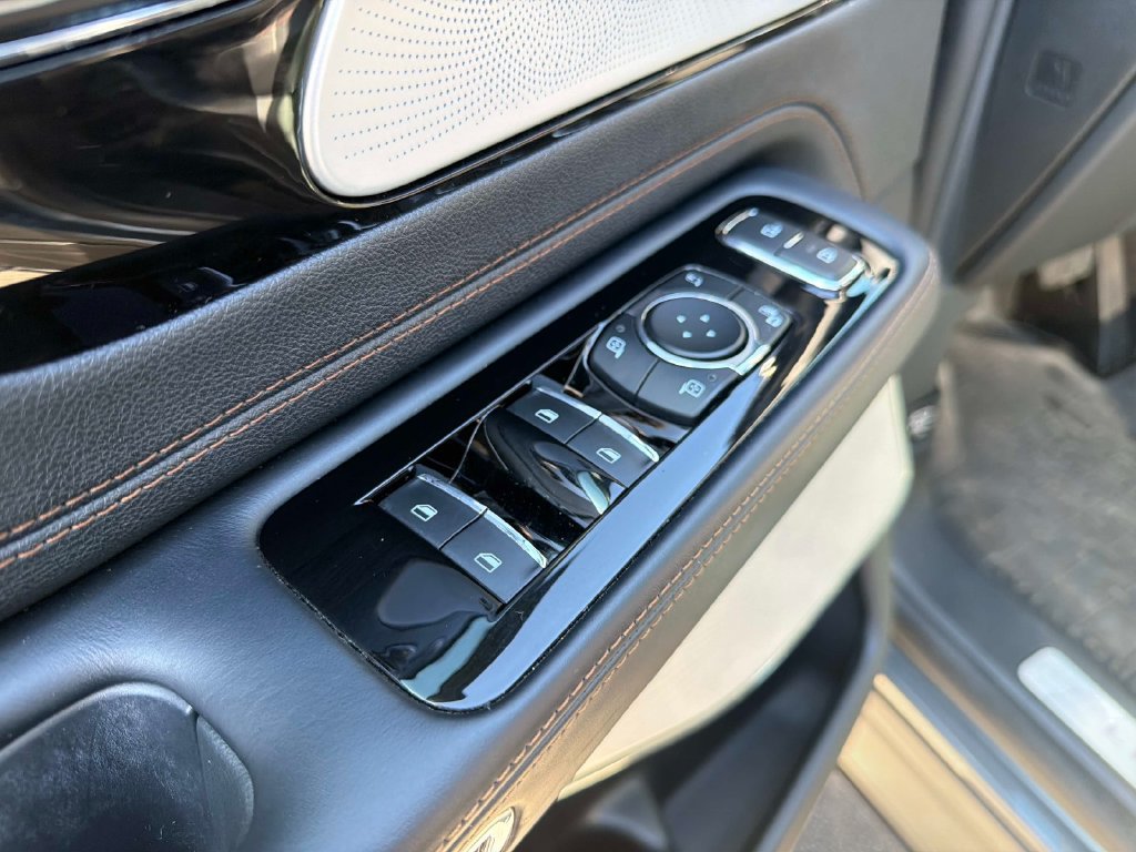 Used 2025 Lincoln Aviator Black Label w/ Jet Appearance Package AWD/4WD image 19