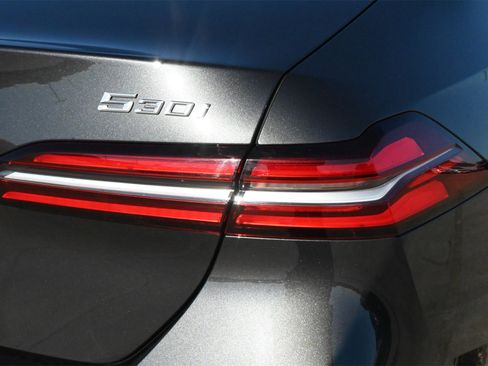 Used 2024 BMW 530i image 22