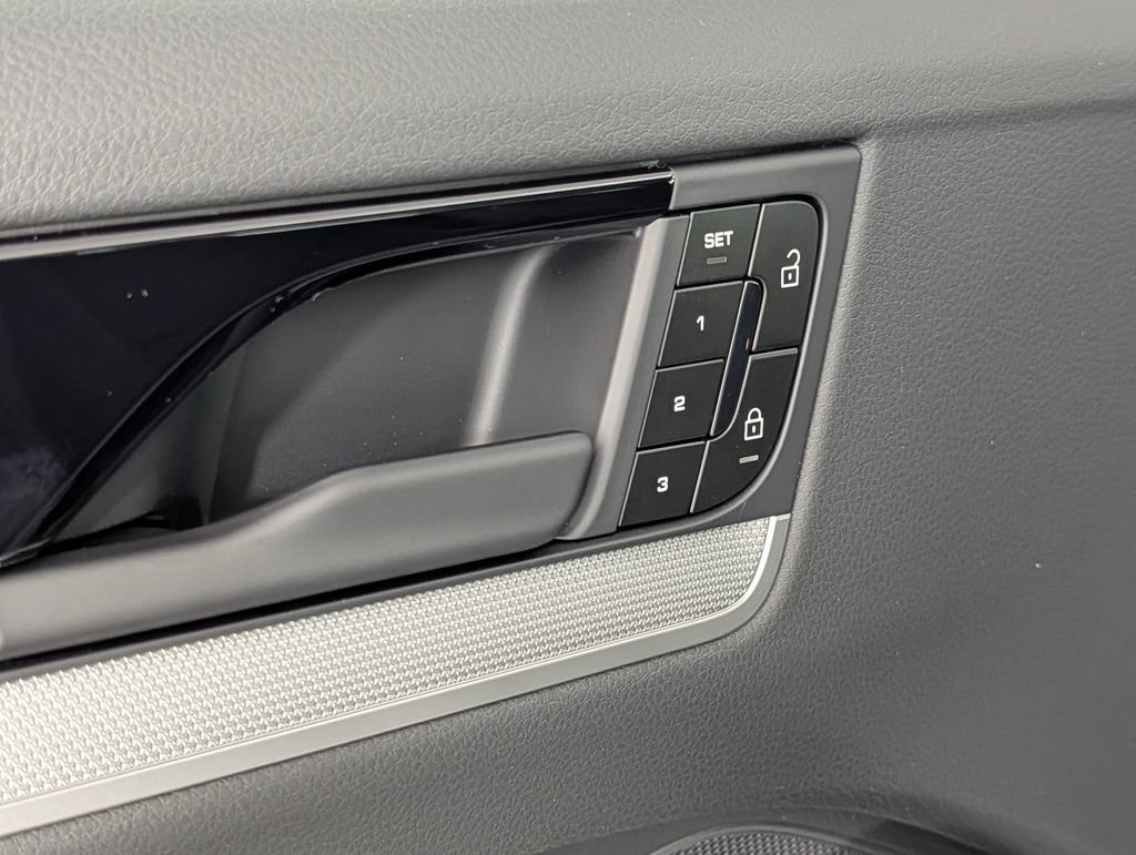 Certified 2026 Porsche Cayenne AWD/4WD image 22