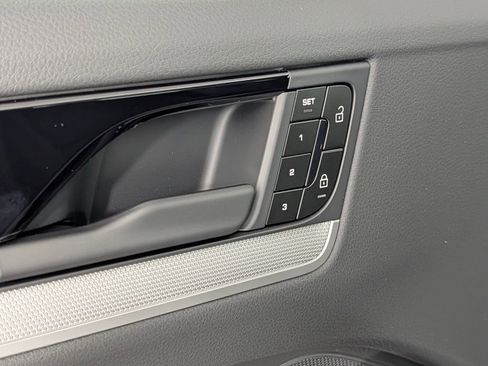 New 2026 Porsche Cayenne image 22