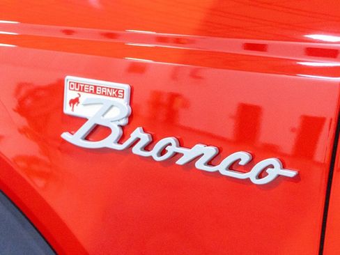 Used 2022 Ford Bronco Outer Banks w/ Sasquatch Package AWD/4WD image 32