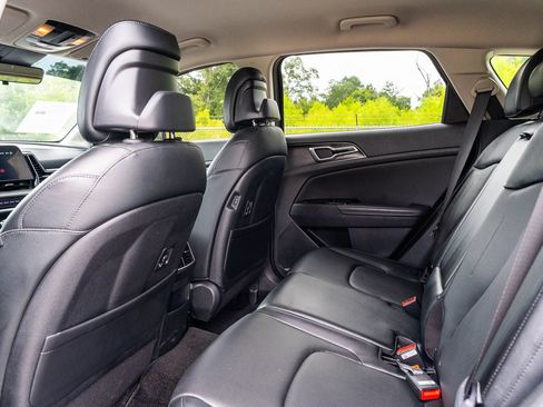 Used 2024 Kia Sportage EX FWD image 17