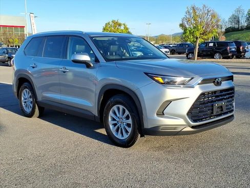 Certified 2025 Toyota Grand Highlander AWD image 2