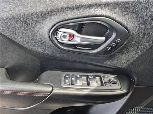 Used 2019 Jeep Cherokee Trailhawk AWD/4WD image 15