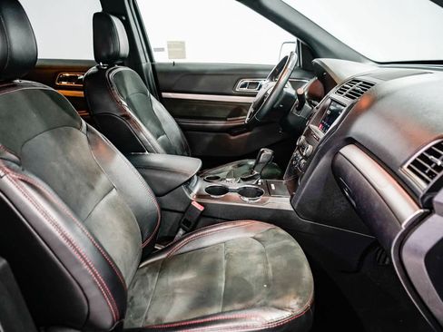 Used 2019 Ford Explorer XLT w/ Equipment Group 202A image 15