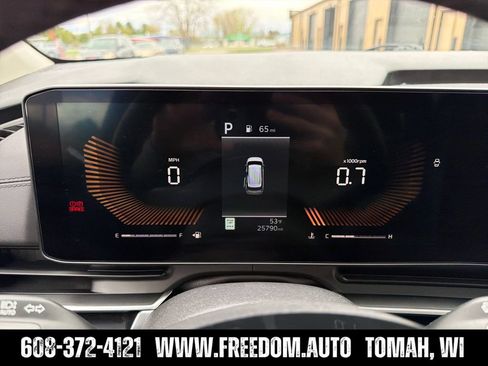 Used 2025 Kia Carnival FWD image 15