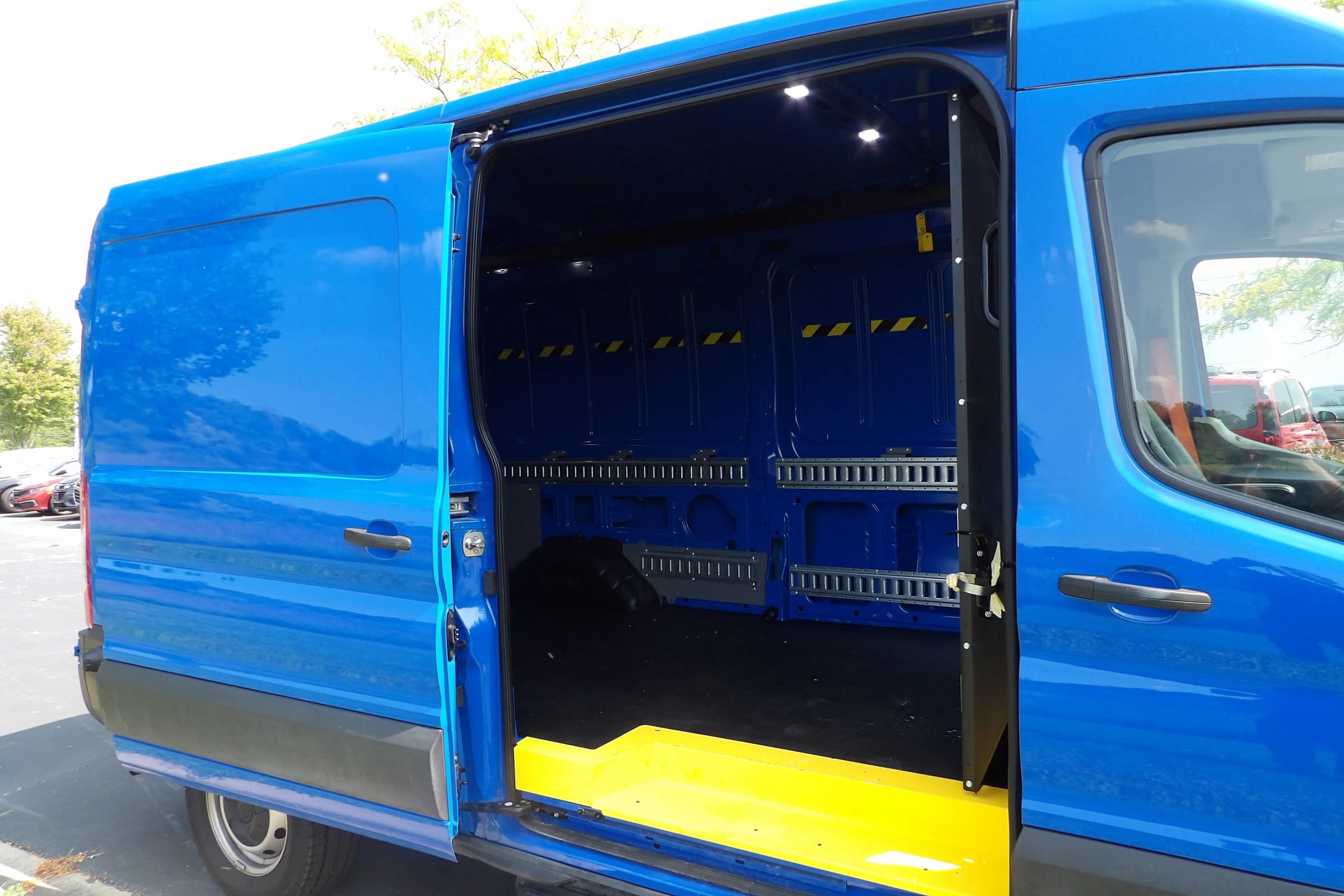 Used 2020 Ford Transit 250 Medium Roof RWD image 9